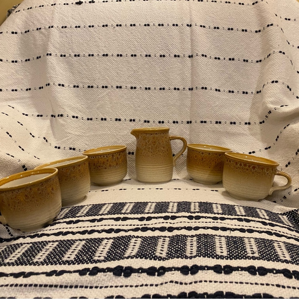 Mikasa made in Japan Vintage cups and creamer pour